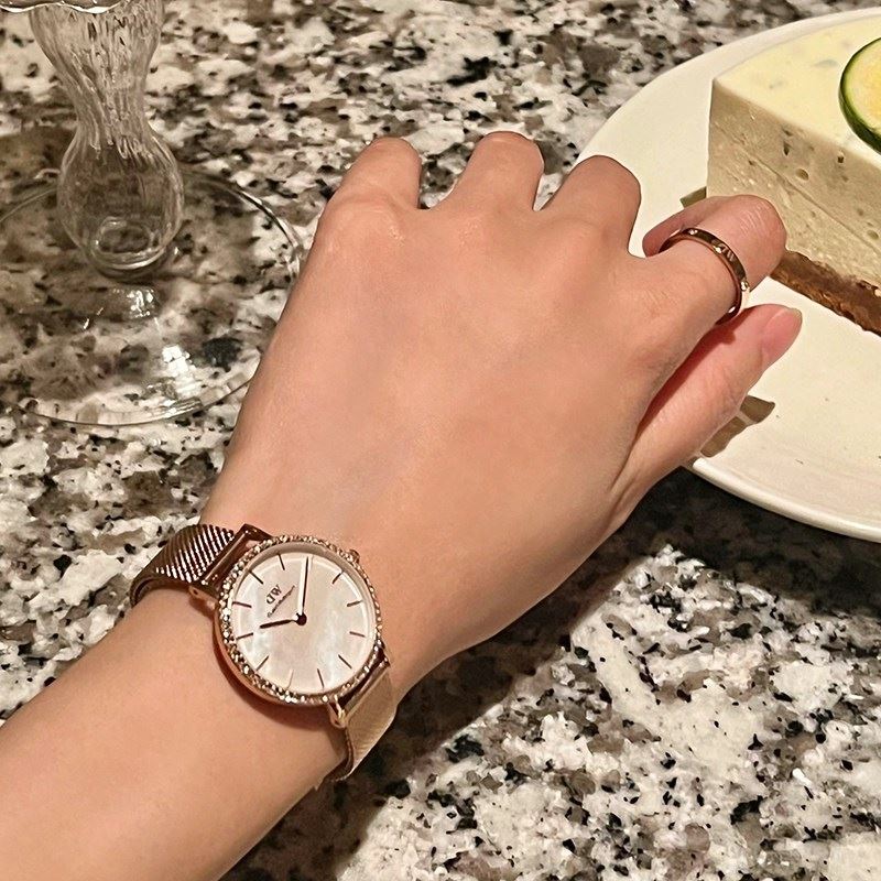 DW00100673 Rose Gold Women's Watch DW00100673 Rose Gold Women's Watch
